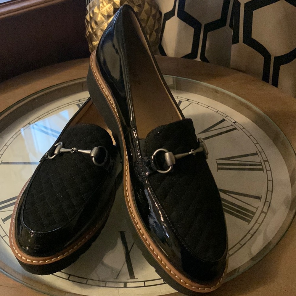 Quilted and patent slip on loafers 🖤🖤